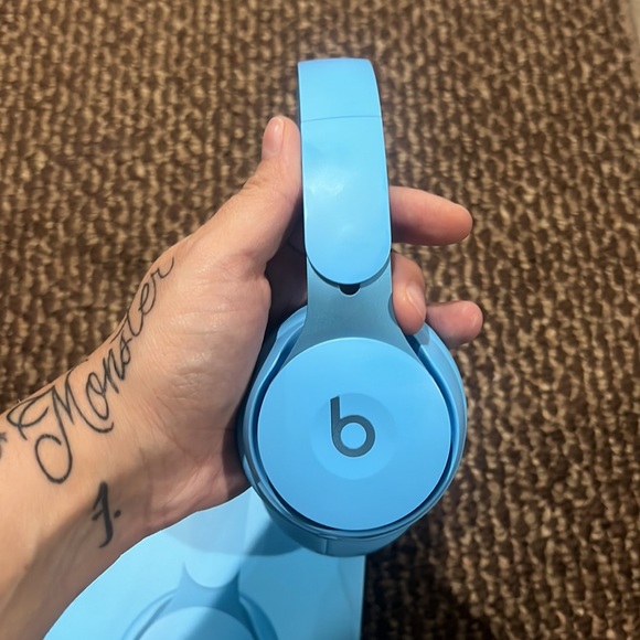 SOLO PRO PHARRELL WILLIAMS BEATS HEADPHONES - Picture 2 of 7